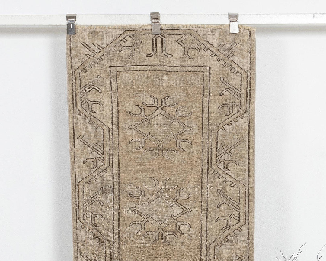 Neutral Runner Rug 2' 6" x 9' 4" | No. VR31643