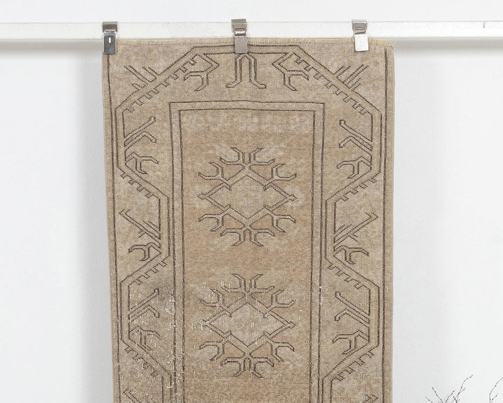 Neutral Runner Rug 2' 6" x 9' 4" | No. VR31643