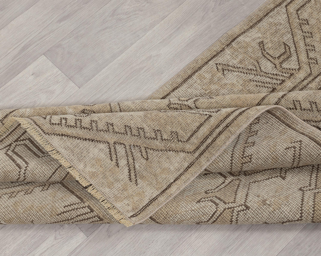 Neutral Runner Rug 2' 6" x 9' 4" | No. VR31643