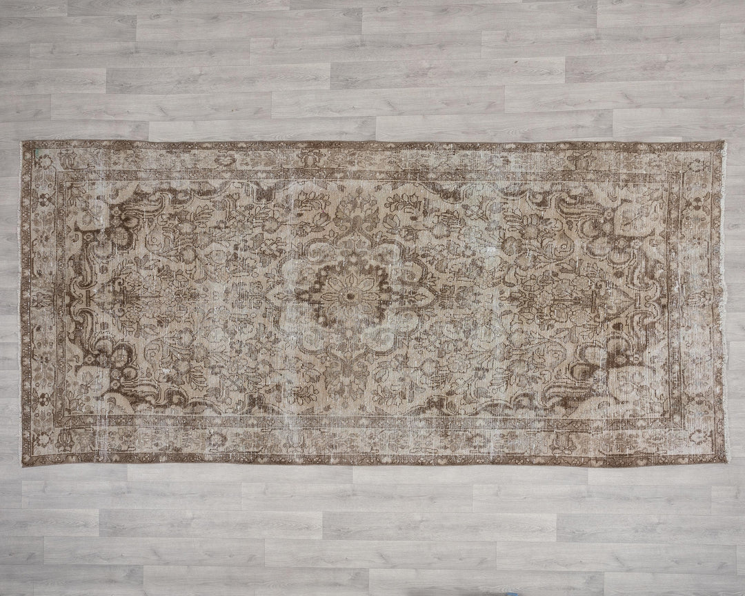 Neutral Runner Rug 4' 9" x 9' 11" | No. VR17175