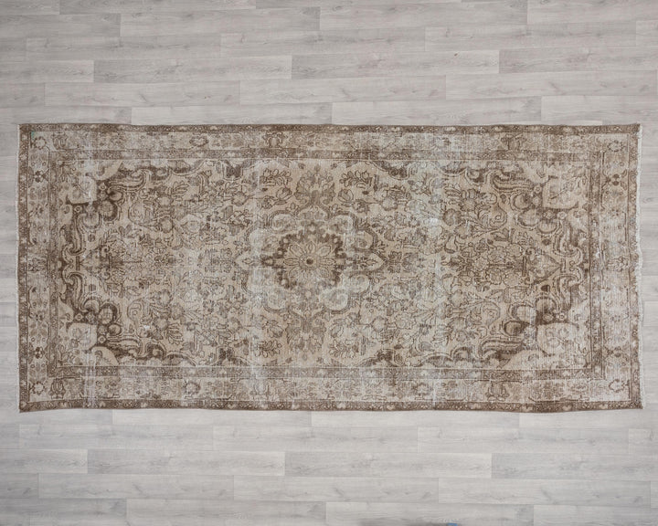 Neutral Runner Rug 4' 9" x 9' 11" | No. VR17175