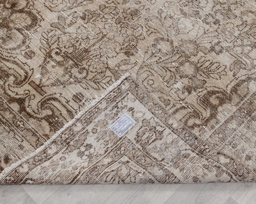 Neutral Runner Rug 4' 9" x 9' 11" | No. VR17175