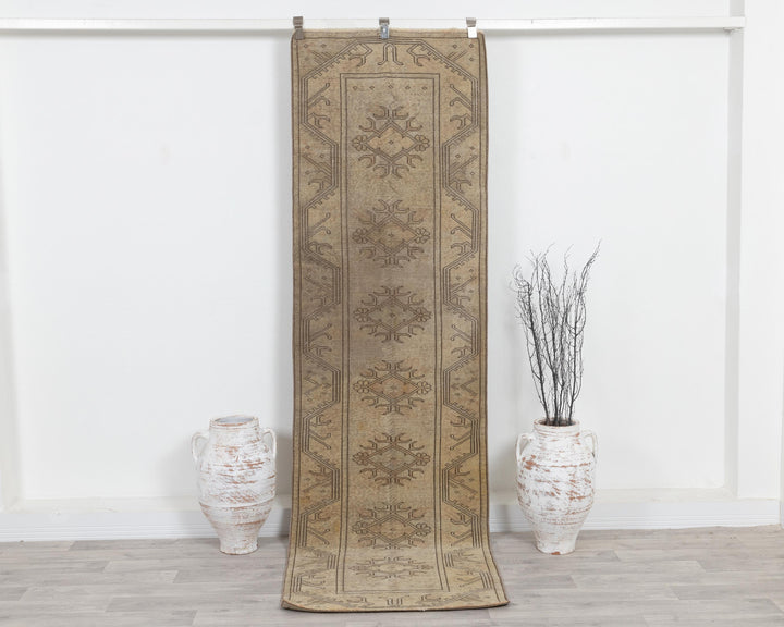 Runner Rug 2' 7" x 8' 10" | No. VR33301