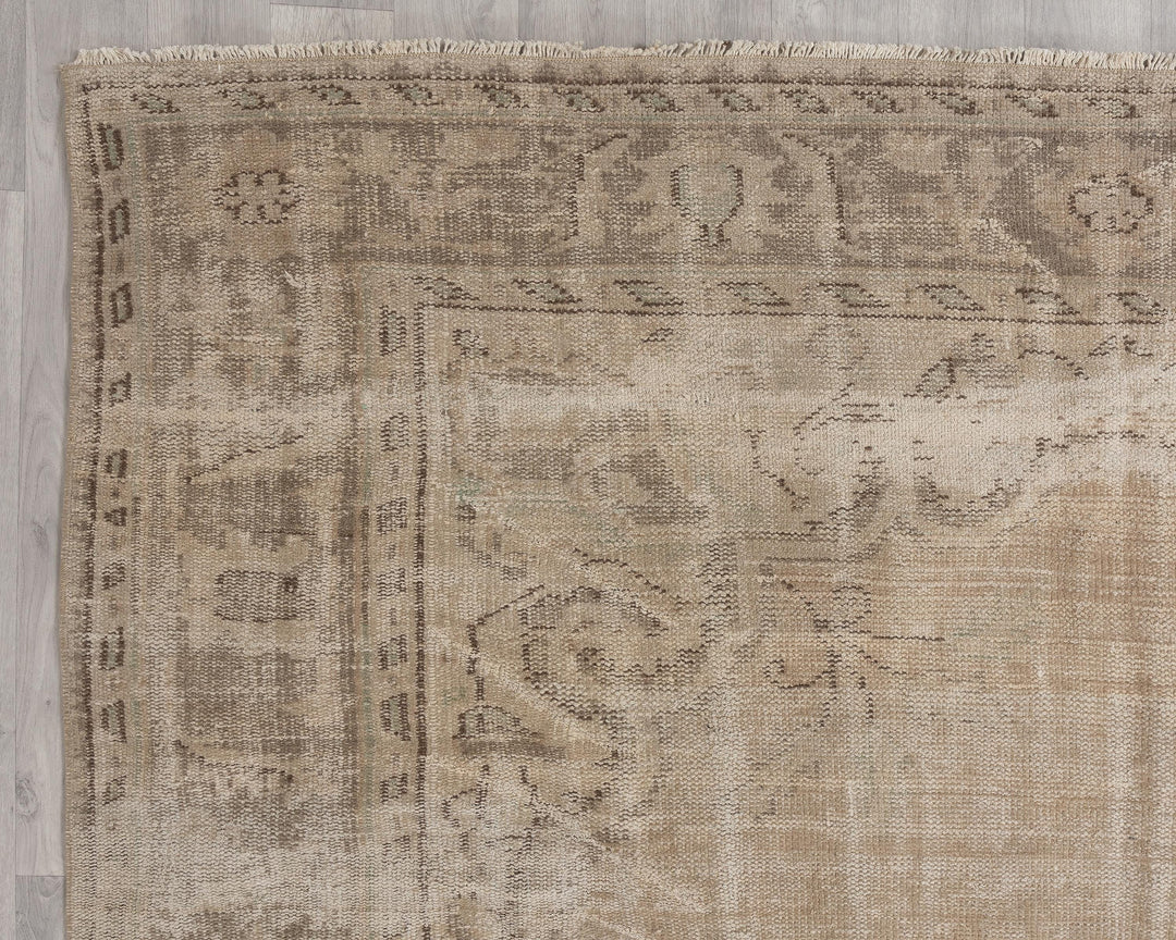 Beige Oushak Rug 6' 8" x 10' | No. VR56835