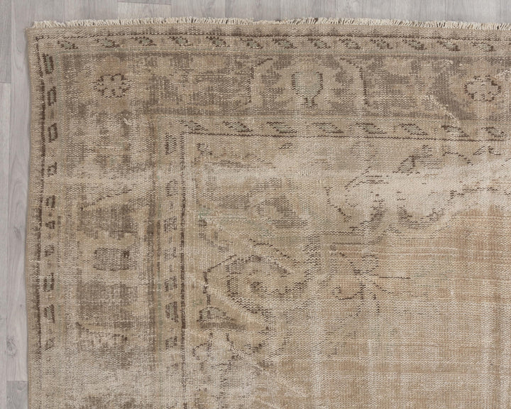 Beige Oushak Rug 6' 8" x 10' | No. VR56835