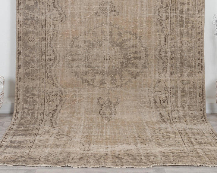 Beige Oushak Rug 6' 8" x 10' | No. VR56835