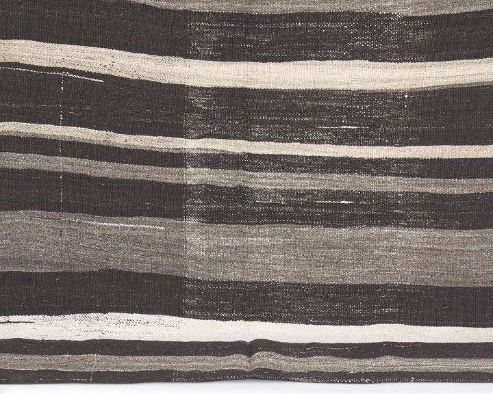 Kilim Rug 5' 7" x 7' 10" | No. VR25999