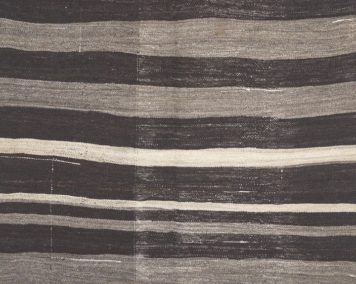 Kilim Rug 5' 7" x 7' 10" | No. VR25999