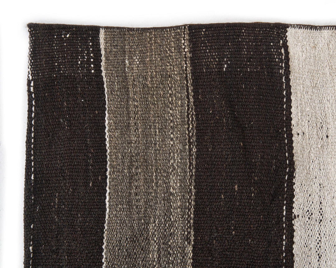 Kilim Rug 5' 7" x 7' 10" | No. VR25999