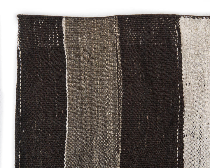 Kilim Rug 5' 7" x 7' 10" | No. VR25999