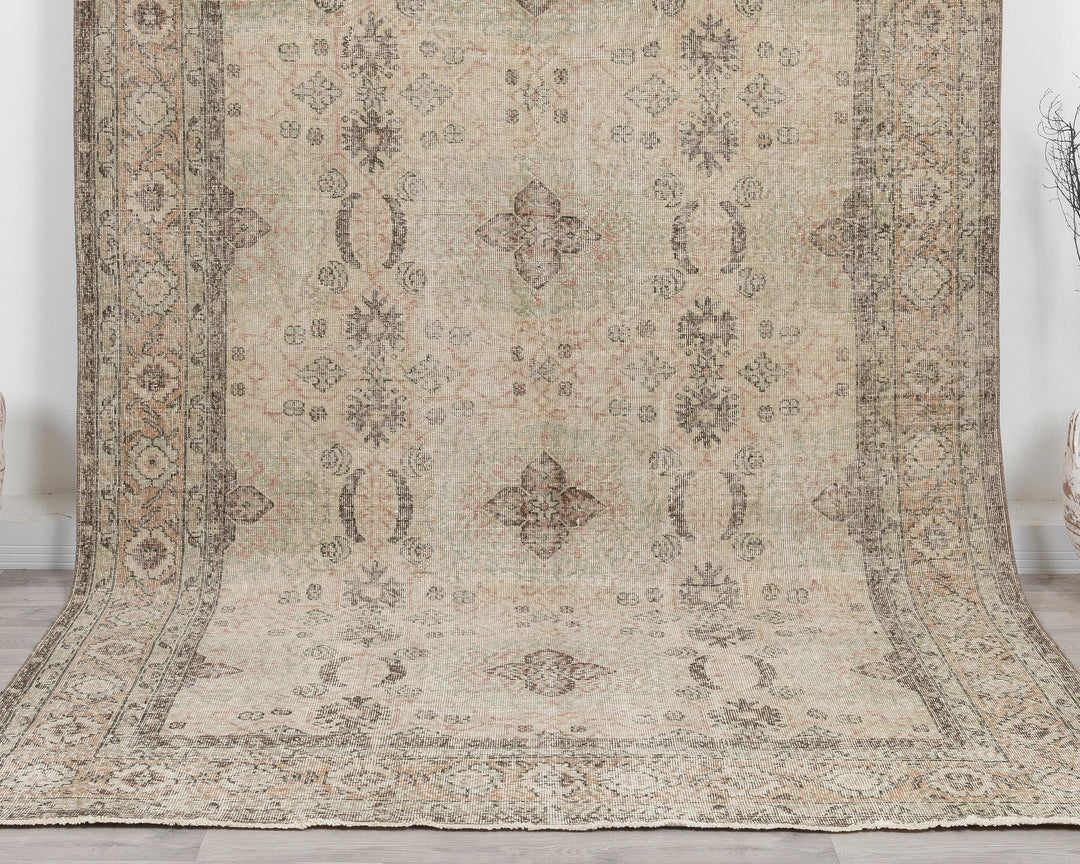 Beige Oushak Rug 6' 11" x 10' 2" | No. VR46919
