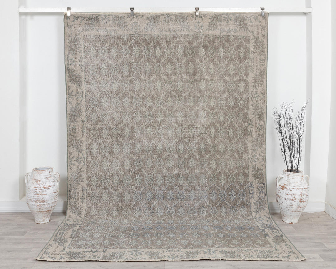 Neutral Oushak Rug 6' 11" x 9' 10" | No. VR46384