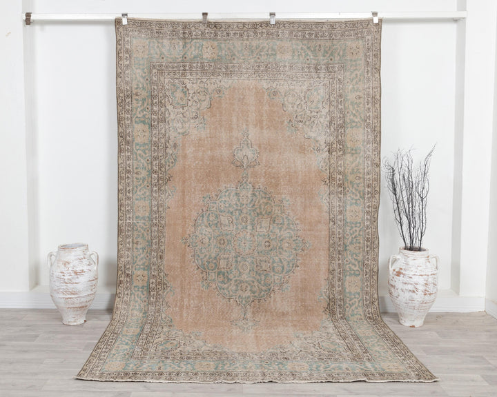 Neutral Oushak Rug 6' 1" x 9' 10" | No. VR89941
