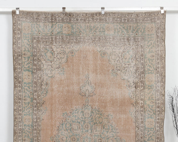 Neutral Oushak Rug 6' 1" x 9' 10" | No. VR89941
