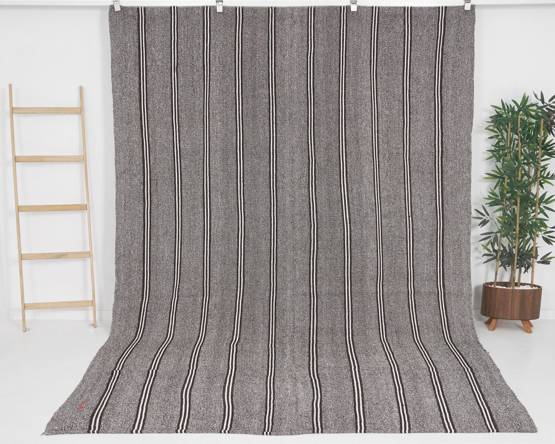 Gray Kilim Rug 6' 11" x 10' 6" | No. VR36469