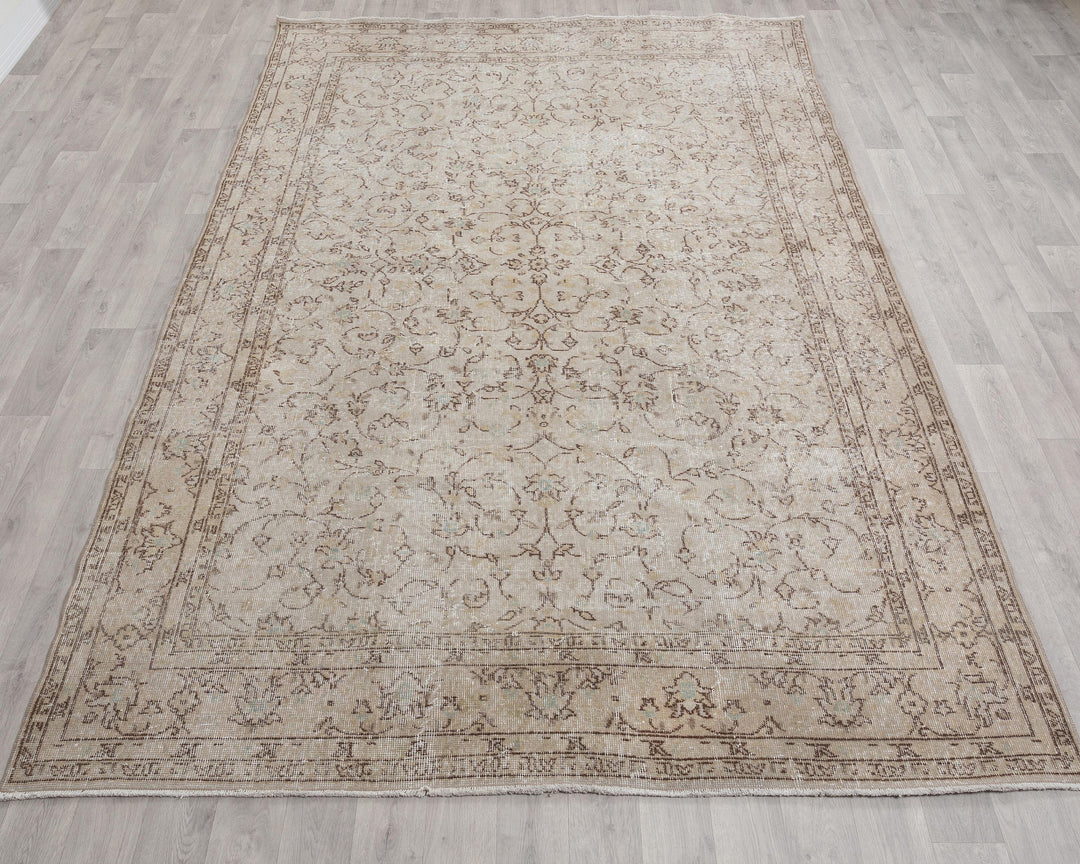 Beige Oushak Rug 6' 7" x 9' 10" | No. VR67591