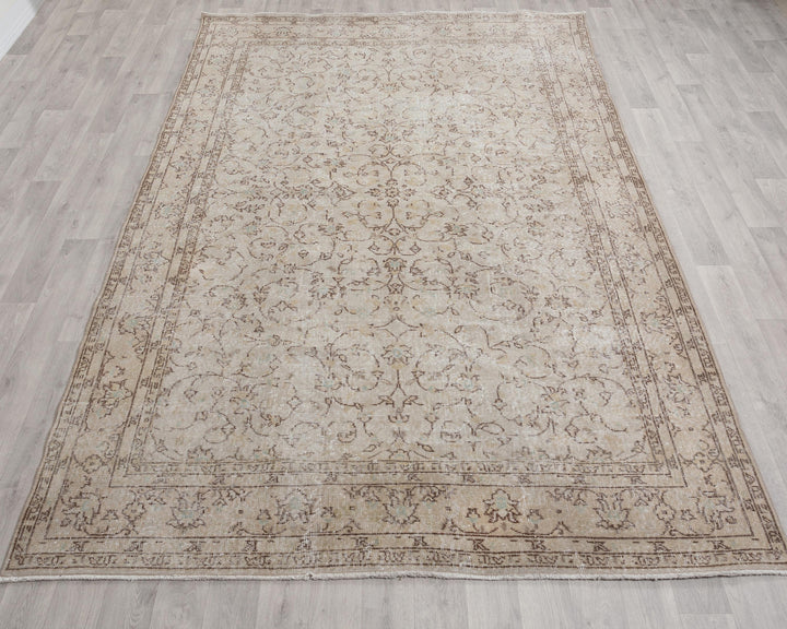 Beige Oushak Rug 6' 7" x 9' 10" | No. VR67591
