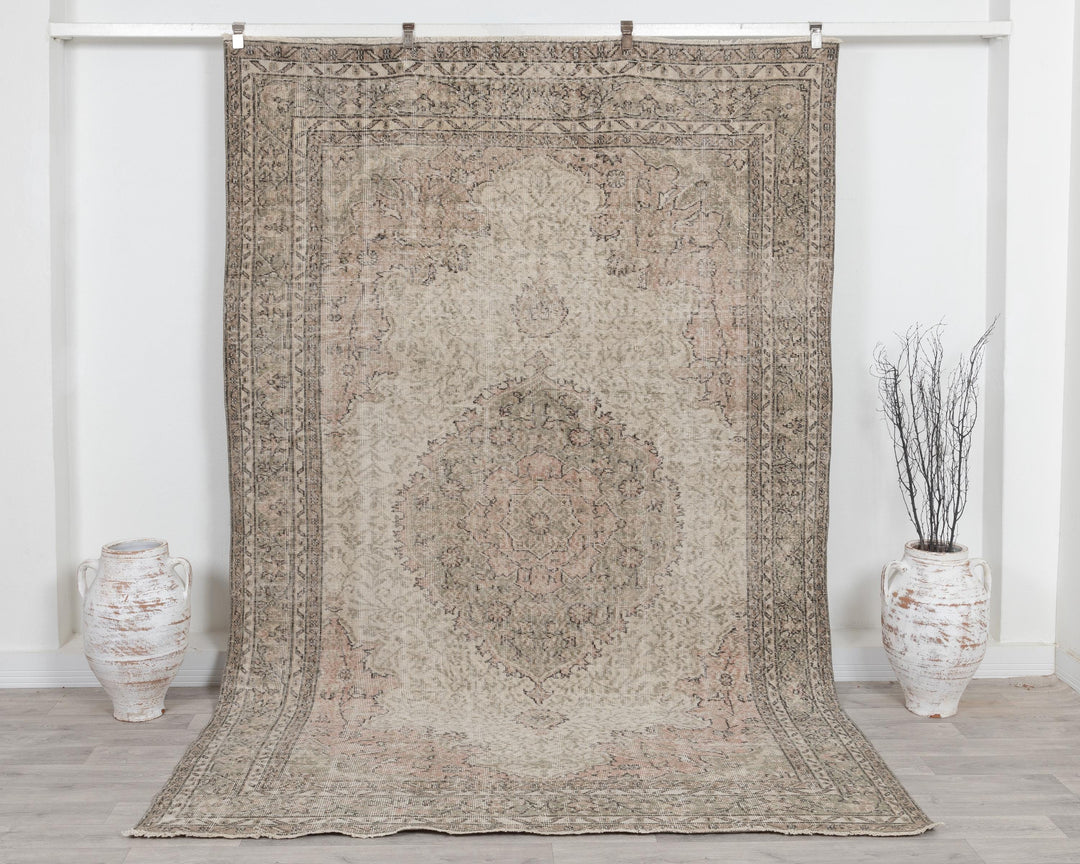 Beige Oushak Rug 6' 6" x 9' 7" | No. VR98887