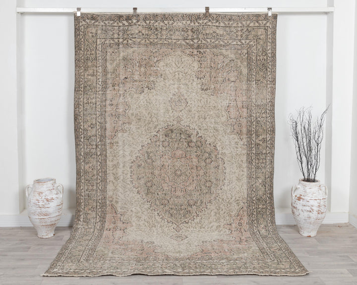 Beige Oushak Rug 6' 6" x 9' 7" | No. VR98887