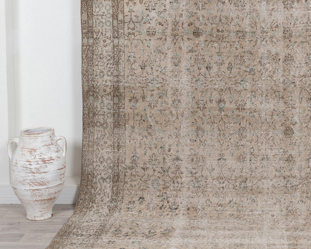 Beige Oushak Rug 7' 9" x 10' 6" | No. VR77938