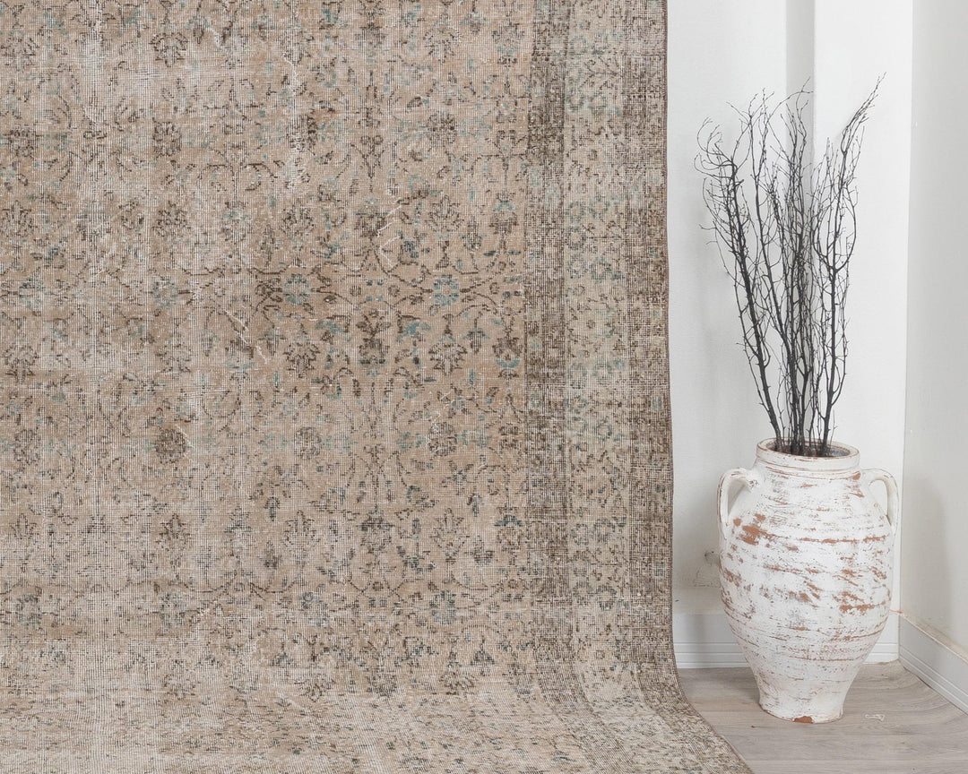 Beige Oushak Rug 7' 9" x 10' 6" | No. VR77938