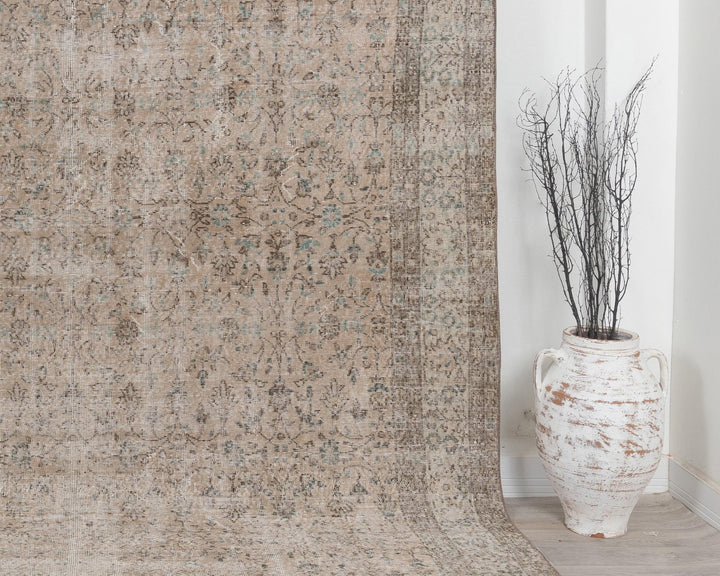 Beige Oushak Rug 7' 9" x 10' 6" | No. VR77938