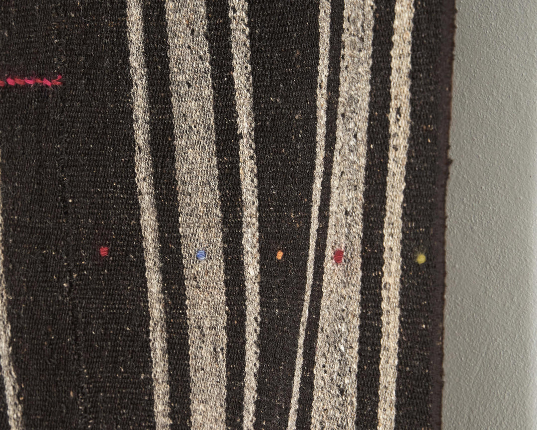 Brown Kilim Rug 5' 7" x 7' 5" | No. VR83402