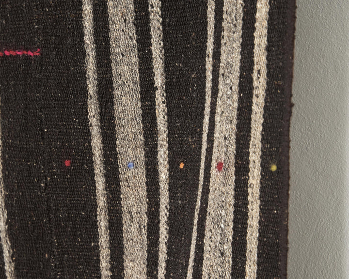 Brown Kilim Rug 5' 7" x 7' 5" | No. VR83402