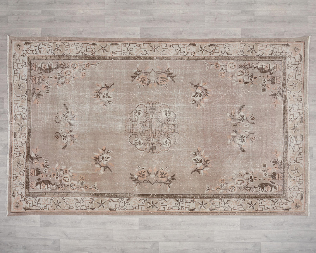 Beige Oushak Rug 6' 1" x 9' 8" | No. VR51554