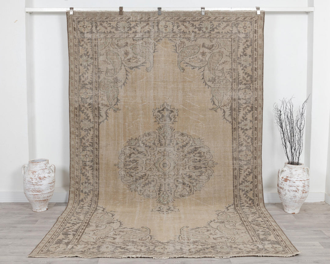 Beige Oushak Rug 6' 11" x 10' 5" | No. VR83998