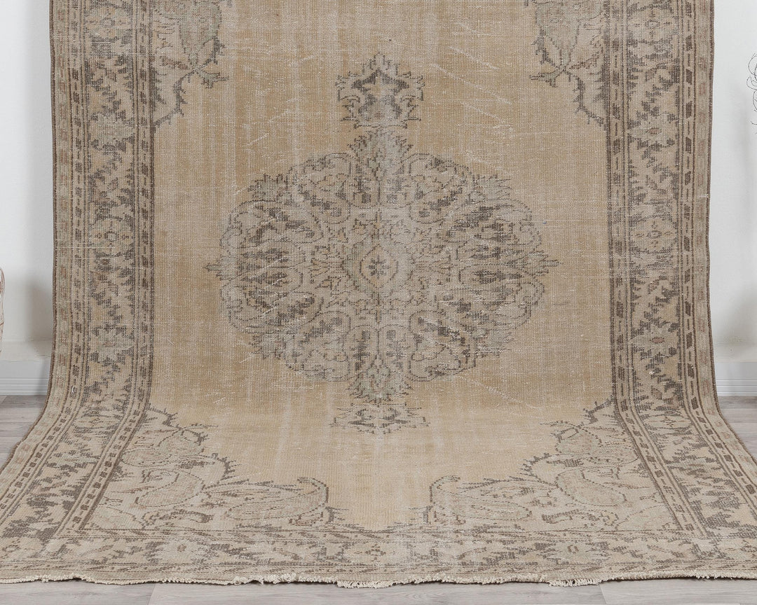 Beige Oushak Rug 6' 11" x 10' 5" | No. VR83998
