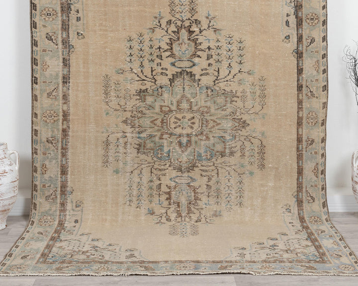 Neutral Oushak Rug 6' 4" x 9' 4" | No. VR35260