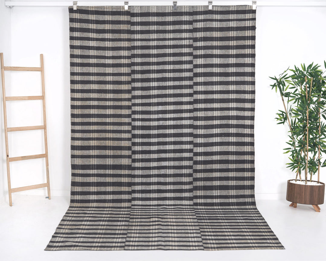 Kilim Rug 6' 1" x 10' | No. VR91552