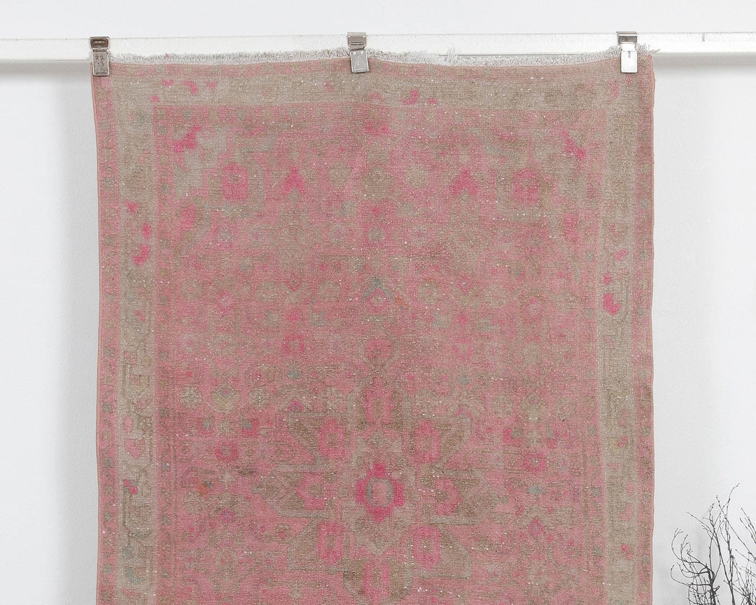 Pink Runner Rug 3' 9" x 10' 10" | No. VR76122