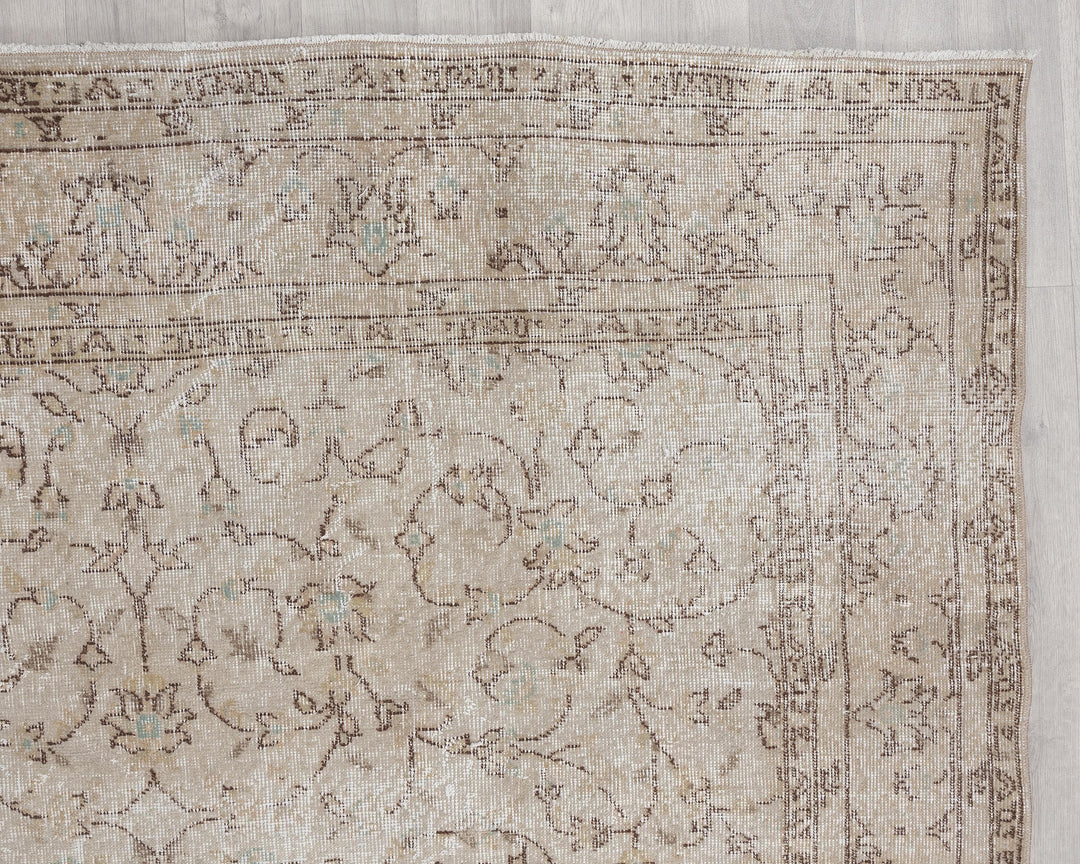 Beige Oushak Rug 6' 7" x 9' 10" | No. VR67591