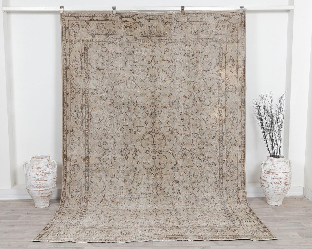 Beige Oushak Rug 6' 7" x 9' 10" | No. VR67591