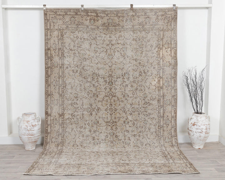 Beige Oushak Rug 6' 7" x 9' 10" | No. VR67591
