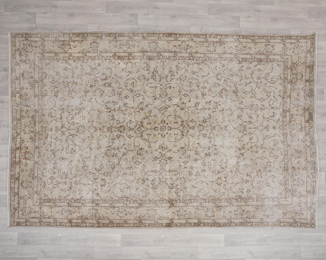 Beige Oushak Rug 6' 7" x 9' 10" | No. VR67591