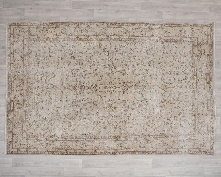 Beige Oushak Rug 6' 7" x 9' 10" | No. VR67591