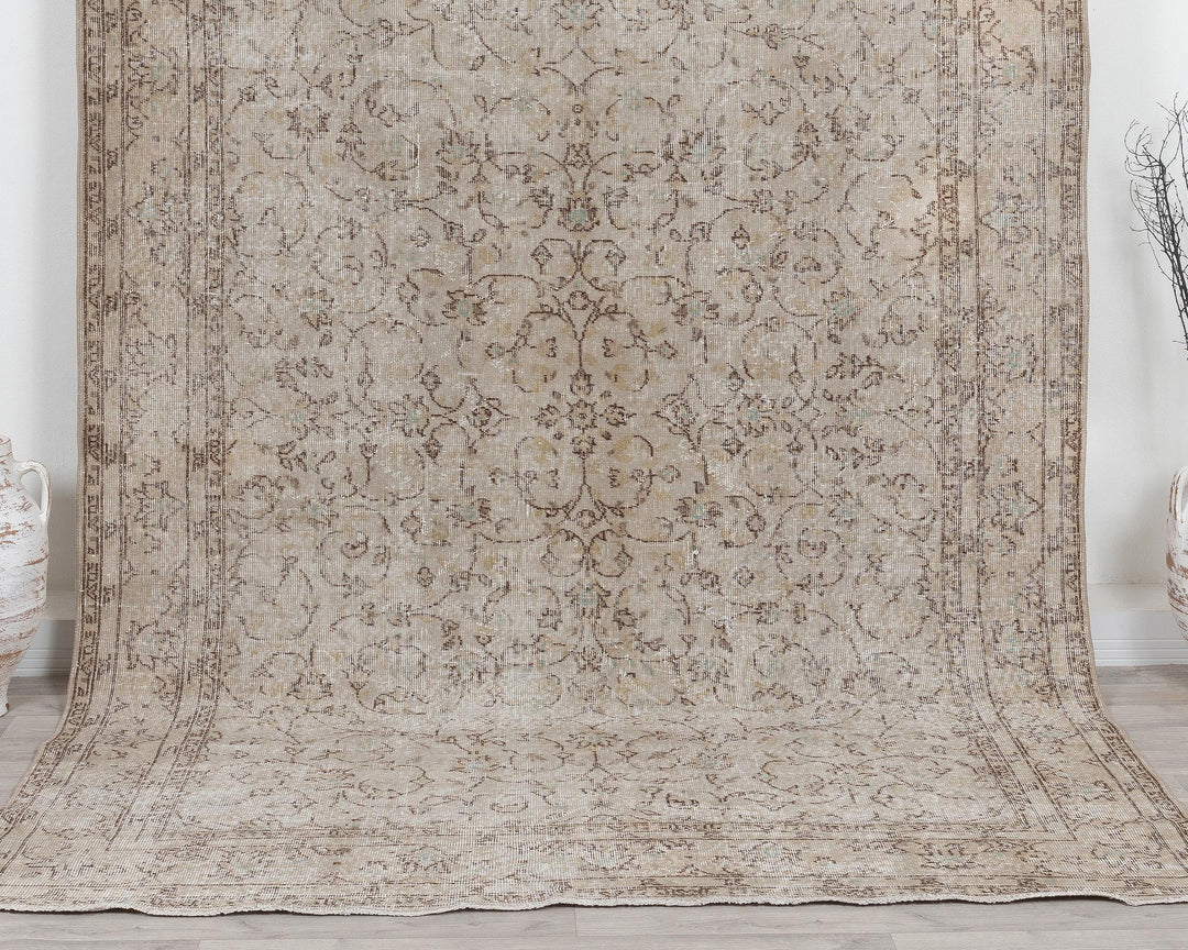 Beige Oushak Rug 6' 7" x 9' 10" | No. VR67591