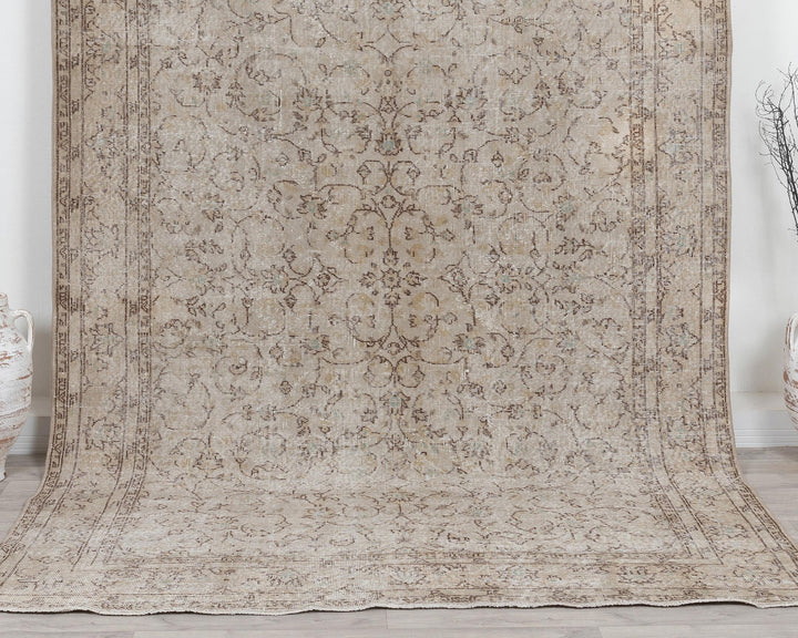 Beige Oushak Rug 6' 7" x 9' 10" | No. VR67591