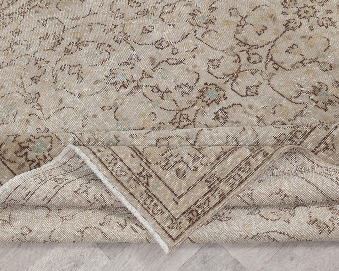Beige Oushak Rug 6' 7" x 9' 10" | No. VR67591