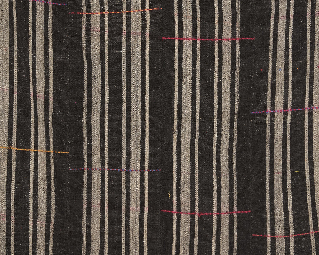 Brown Kilim Rug 5' 7" x 7' 5" | No. VR83402