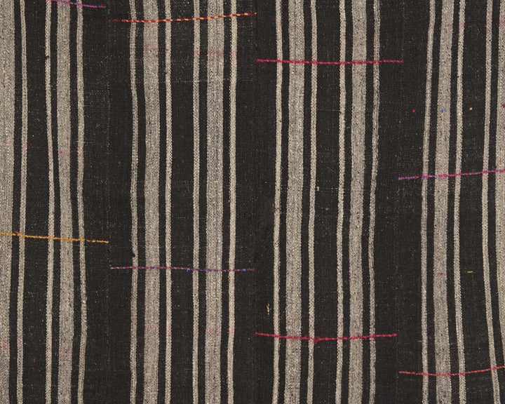 Brown Kilim Rug 5' 7" x 7' 5" | No. VR83402