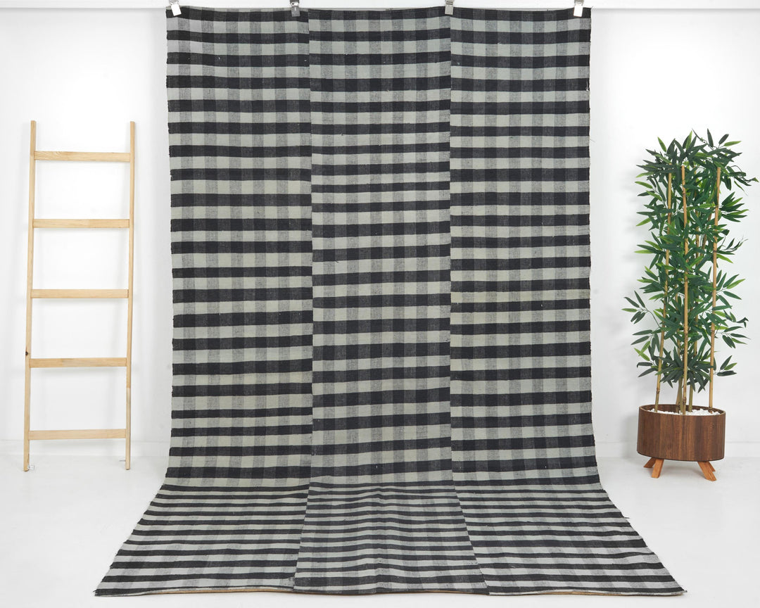 Kilim Rug 5' 9" x 10' 4" | No. VR80518