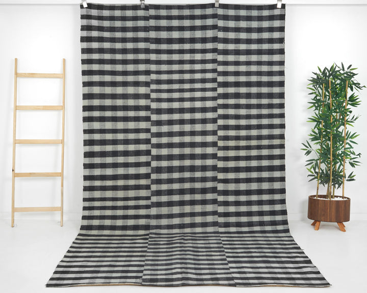 Kilim Rug 5' 9" x 10' 4" | No. VR80518