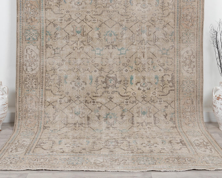 Beige Oushak Rug 6' 11" x 10' 1" | No. VR72551