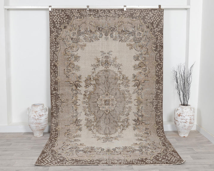 Beige Oushak Rug 6' 3" x 10' 2" | No. VR21693