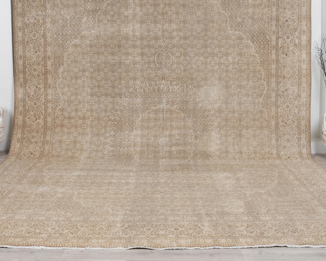 Beige Oushak Rug 9' 6" x 12' 2" | No. VR35230