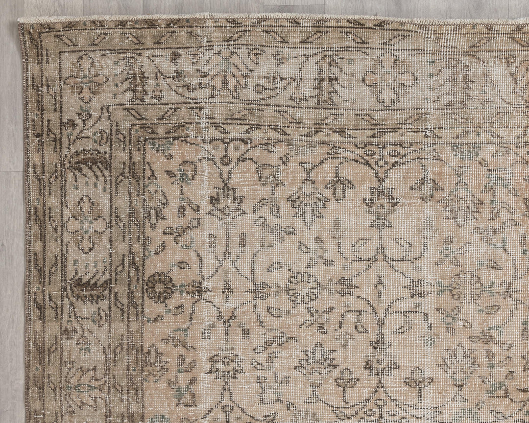 Beige Oushak Rug 7' 1" x 10' 9" | No. VR60312